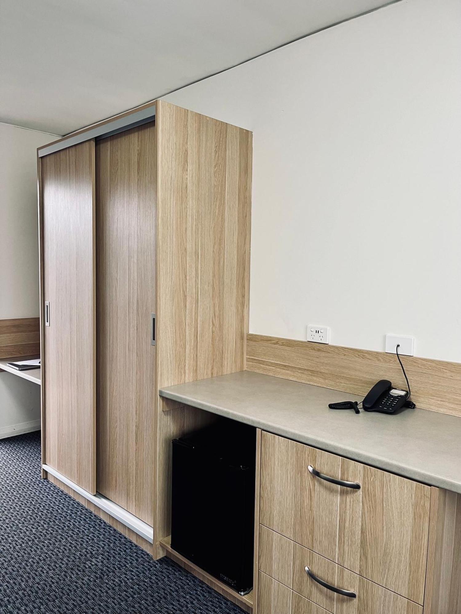 Heemskirk Motor Hotel Zeehan Ngoại thất bức ảnh