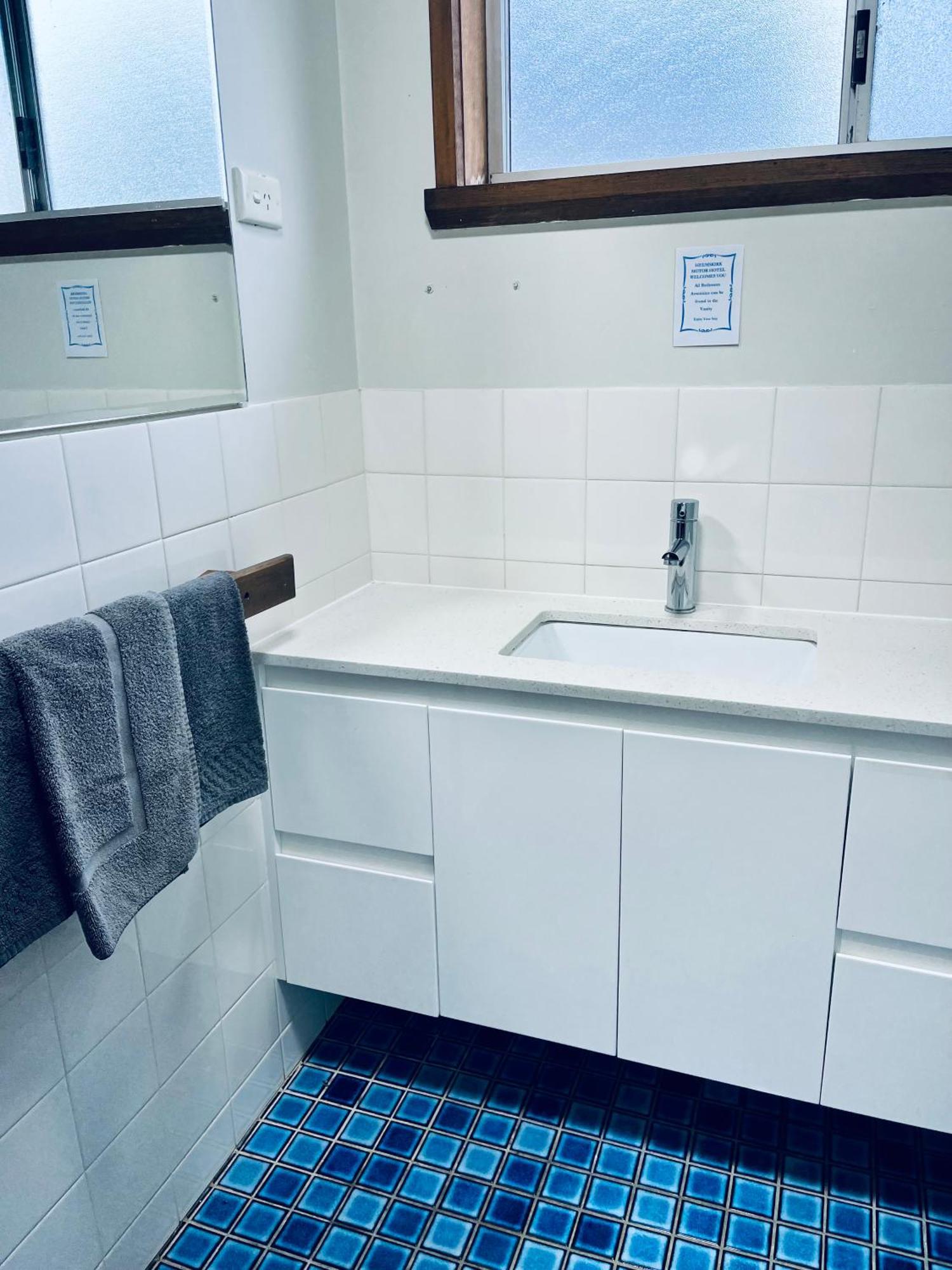 Heemskirk Motor Hotel Zeehan Ngoại thất bức ảnh